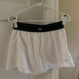 ALO Yoga White Athletic Skort with Black Waistband